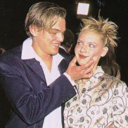 Leonardo grabbing Claire cheeks